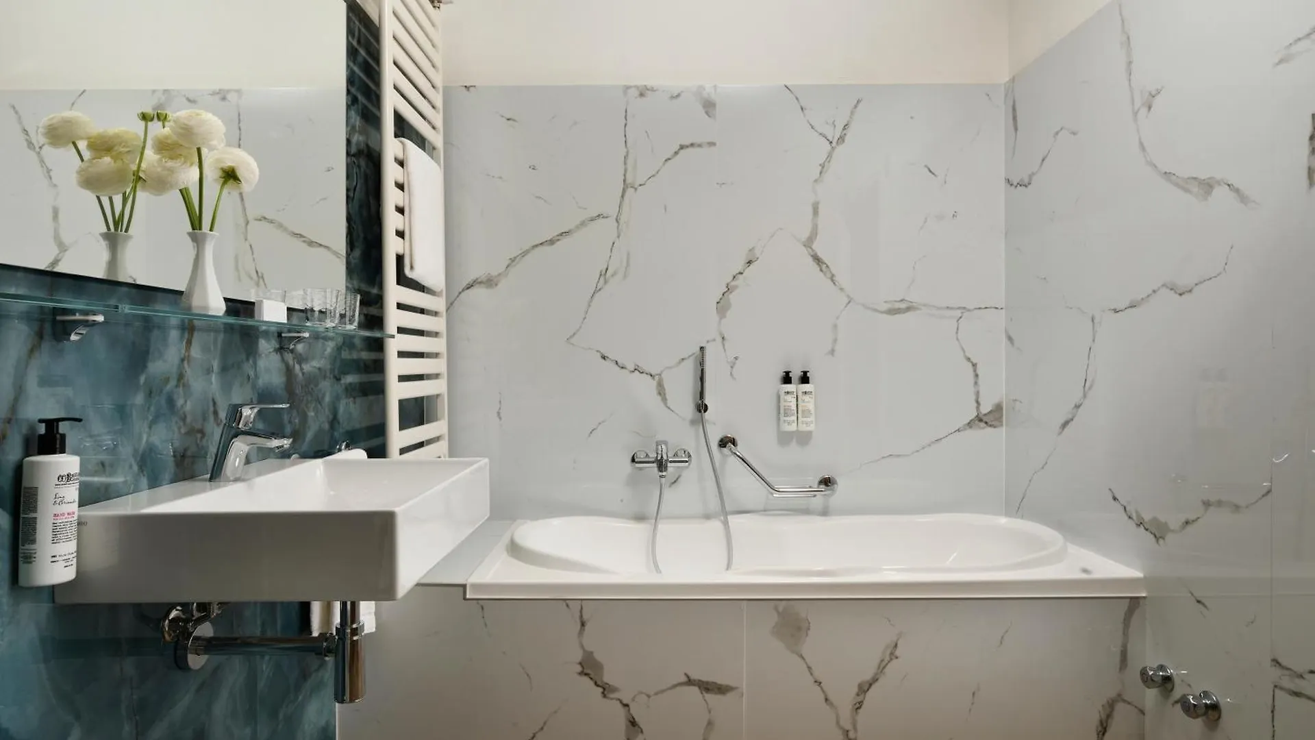 Hotel Continental Wellness & Spa シルミオーネ