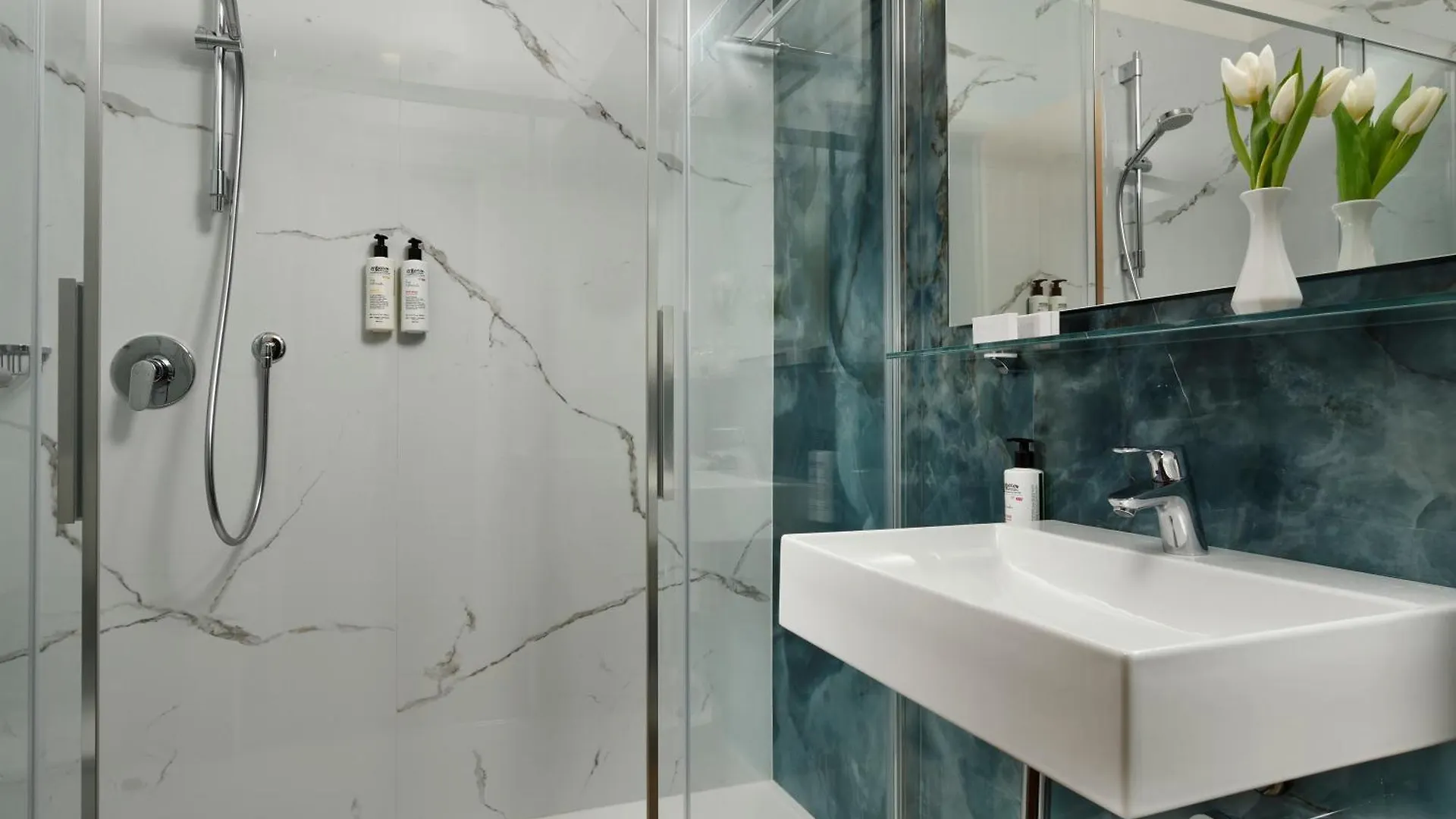Hotel Continental Wellness & Spa シルミオーネ 4*,  イタリア