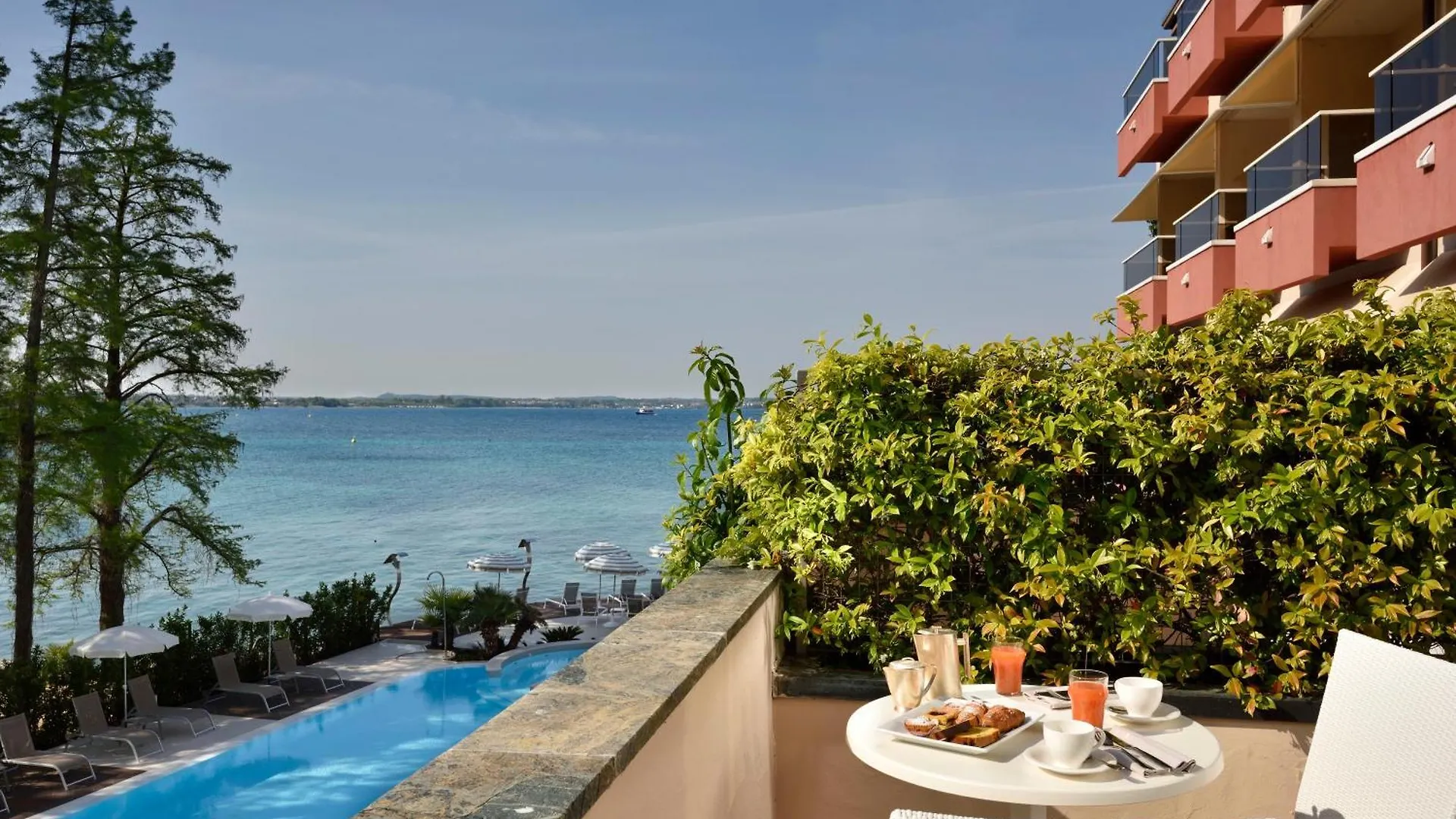 Hotel Continental Wellness & Spa シルミオーネ イタリア