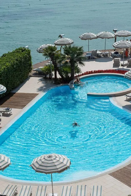 ****  Hotel Continental Wellness & Spa シルミオーネ イタリア