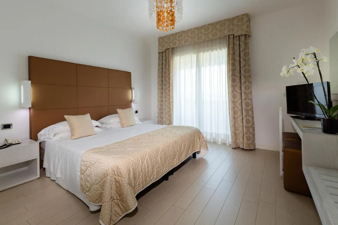 Hotel Continental Wellness & Spa シルミオーネ