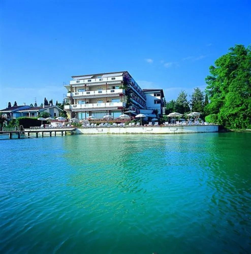 Hotel Continental Wellness & Spa シルミオーネ